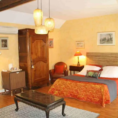 chambres d'hotes : La cour d'Etrepy Le Mesnil-sur-Oger Extérieur photo